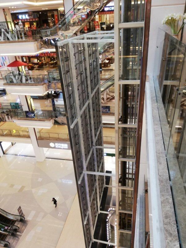 aClear Series P3.9/7.8mm Transparent LED Display 1500nits/4500nits in Size 1000x500mm Aluminum Cabinet for Indoor Installation for Glass /Window